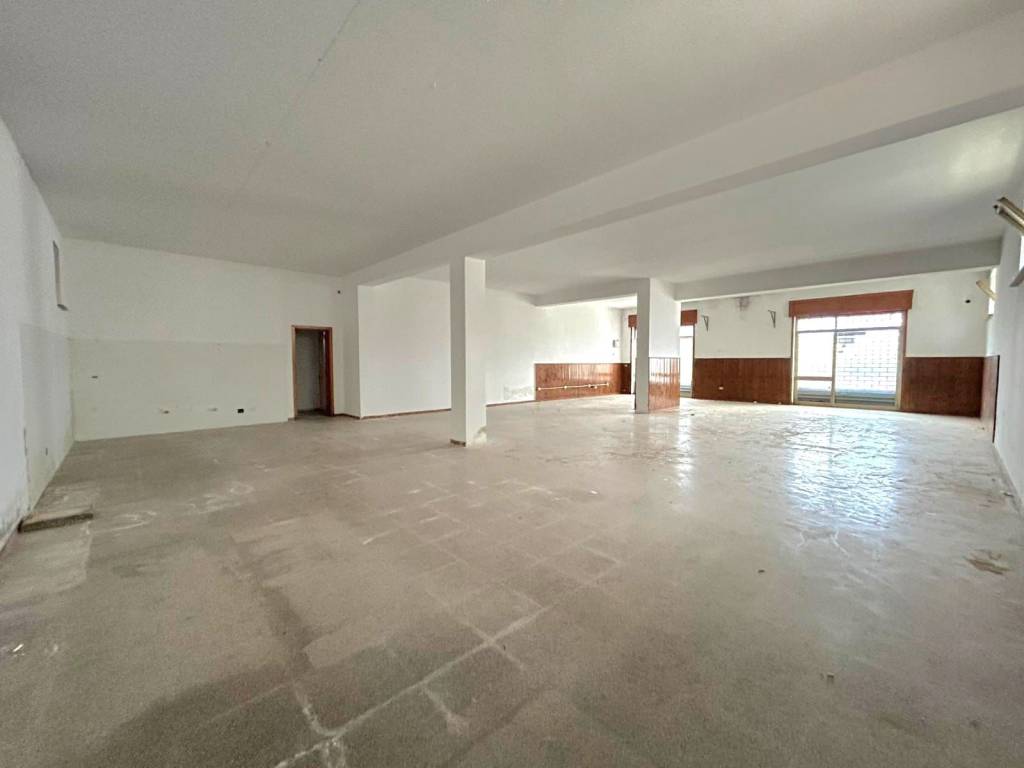 negozio in vendita a Poggiardo