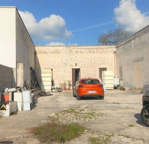 negozio in vendita a Poggiardo