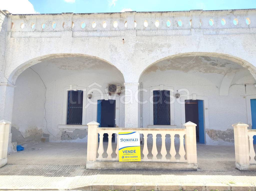casa indipendente in vendita a Racale in zona Torre Suda