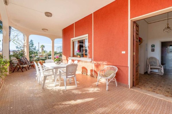 casa indipendente in vendita a Racale in zona Torre Suda