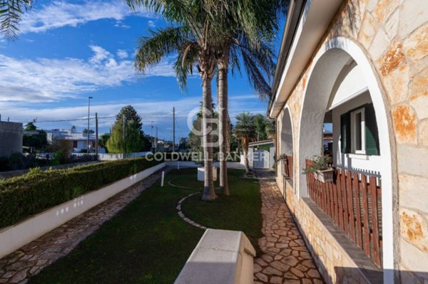 casa indipendente in vendita a Racale