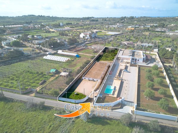 locale commerciale in vendita a Racale