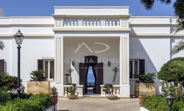 casa indipendente in vendita a Racale in zona Torre Suda