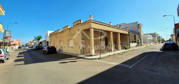 casa indipendente in vendita a Racale in zona Torre Suda
