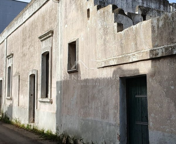 casa indipendente in vendita a Racale in zona Torre Suda