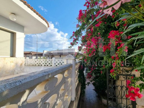 casa indipendente in vendita a Racale in zona Torre Suda