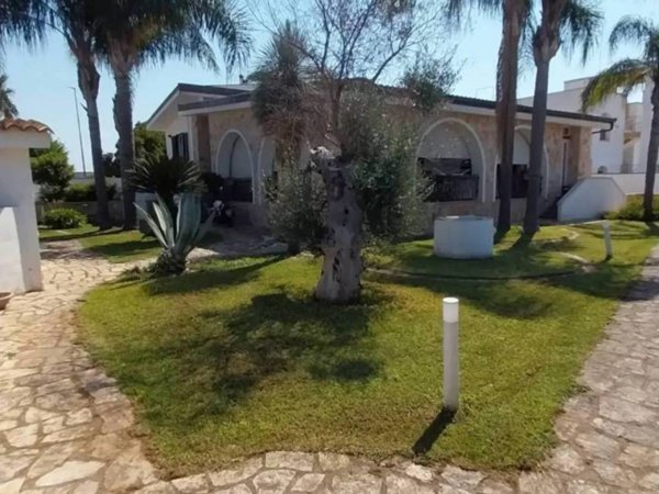 casa indipendente in vendita a Racale