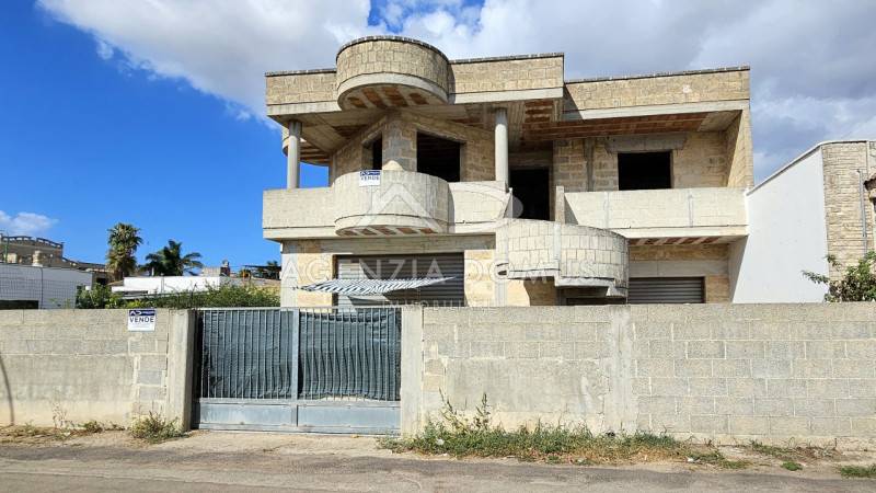 casa indipendente in vendita a Racale in zona Torre Suda