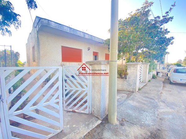 casa indipendente in vendita a Racale in zona Torre Suda