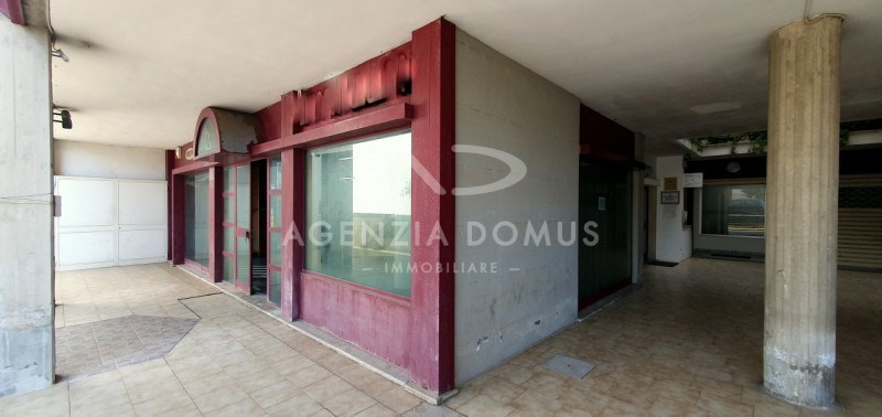 negozio in vendita a Racale in zona Torre Suda