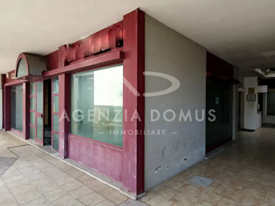 negozio in vendita a Racale in zona Torre Suda