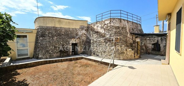 casa indipendente in vendita a Racale