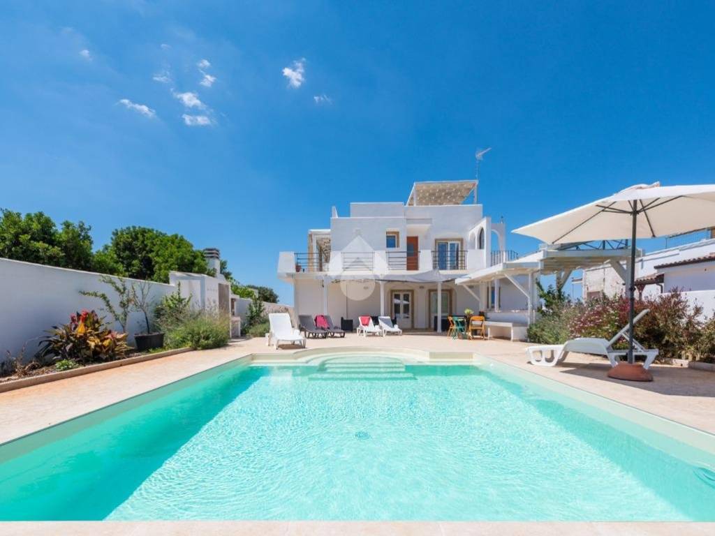 casa indipendente in vendita a Racale in zona Torre Suda