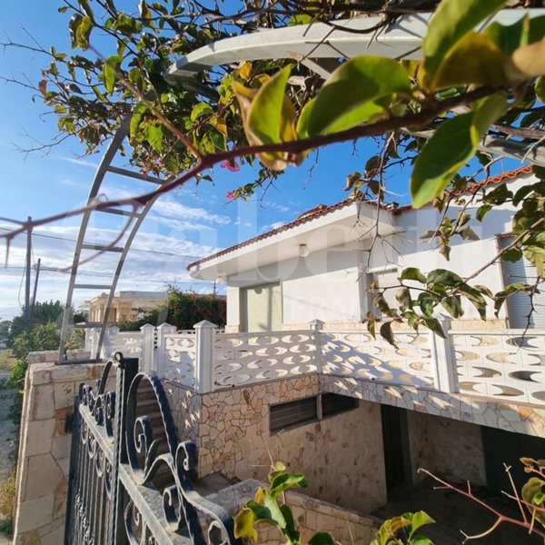 casa indipendente in vendita a Racale in zona Torre Suda