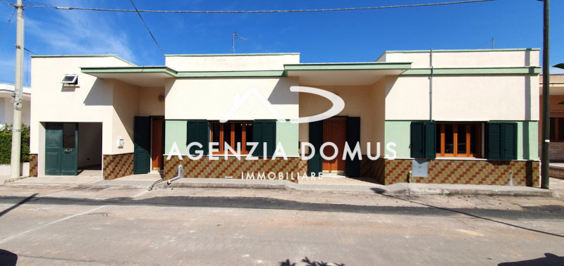 casa indipendente in vendita a Racale in zona Torre Suda
