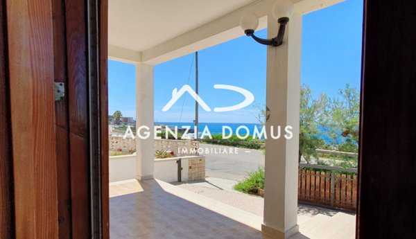 casa indipendente in vendita a Racale in zona Torre Suda
