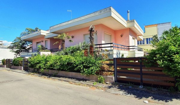 casa indipendente in vendita a Racale