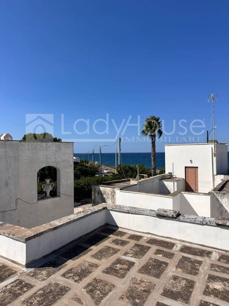 casa indipendente in vendita a Racale in zona Torre Suda