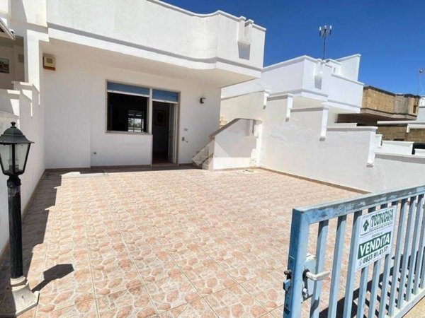 casa indipendente in vendita a Racale in zona Torre Suda