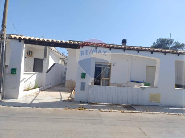 casa indipendente in vendita a Racale in zona Torre Suda