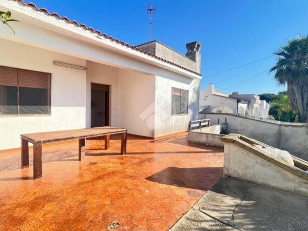 casa indipendente in vendita a Racale in zona Torre Suda