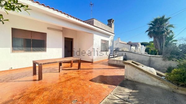 casa indipendente in vendita a Racale in zona Torre Suda