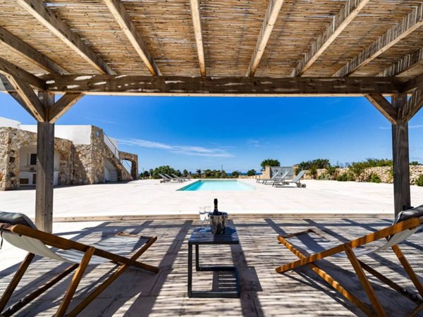 casa indipendente in vendita a Racale in zona Torre Suda