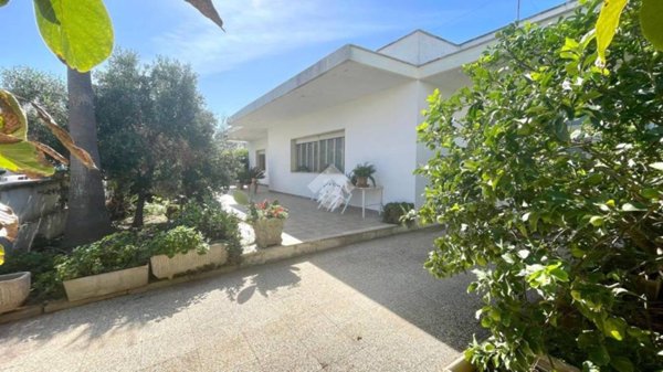 casa indipendente in vendita a Racale