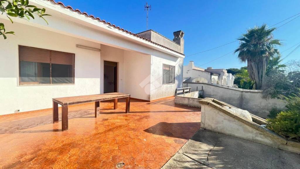 casa indipendente in vendita a Racale in zona Torre Suda