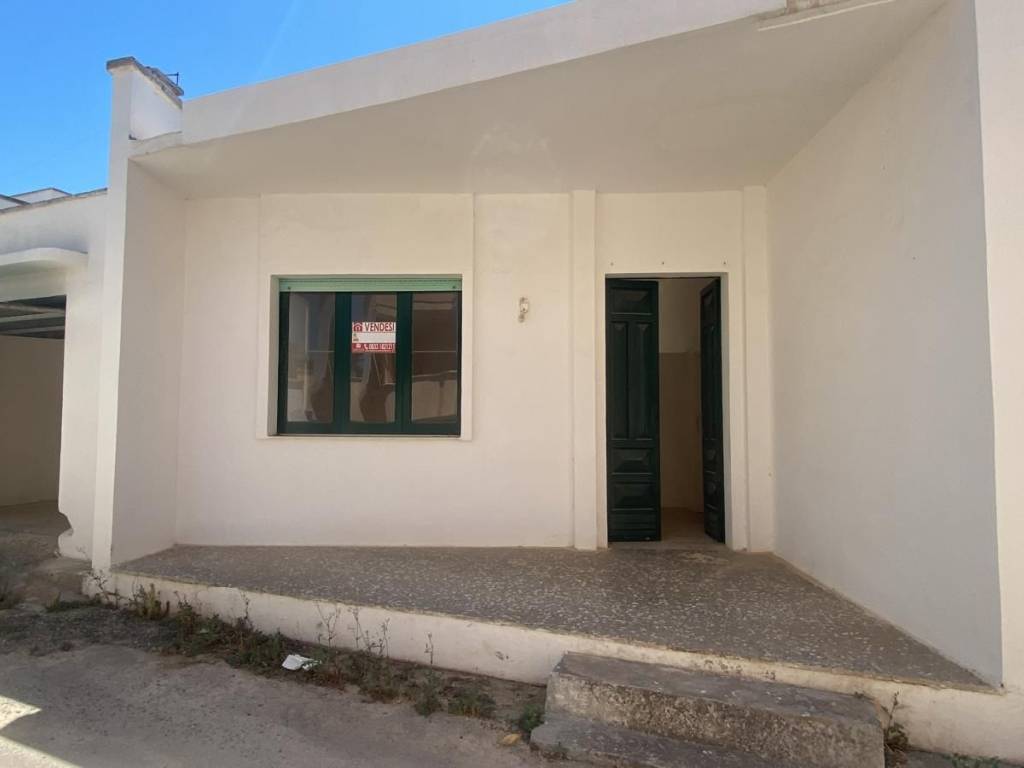 casa indipendente in vendita a Racale in zona Torre Suda