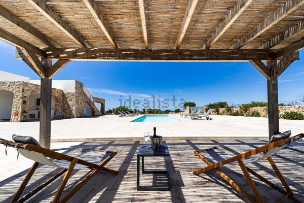casa indipendente in vendita a Racale in zona Torre Suda