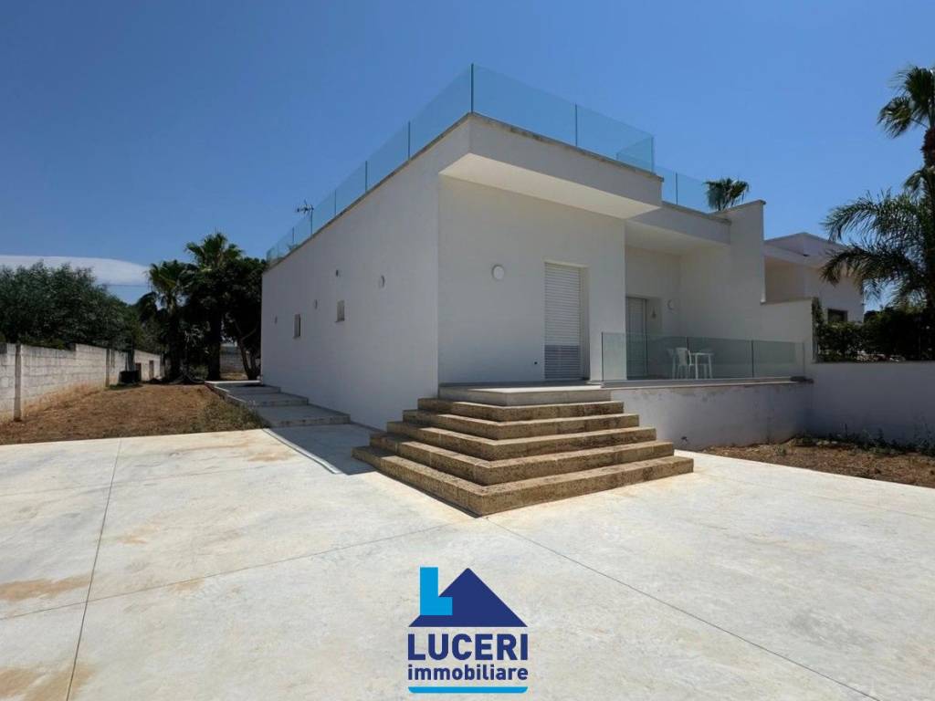 casa indipendente in vendita a Racale in zona Torre Suda