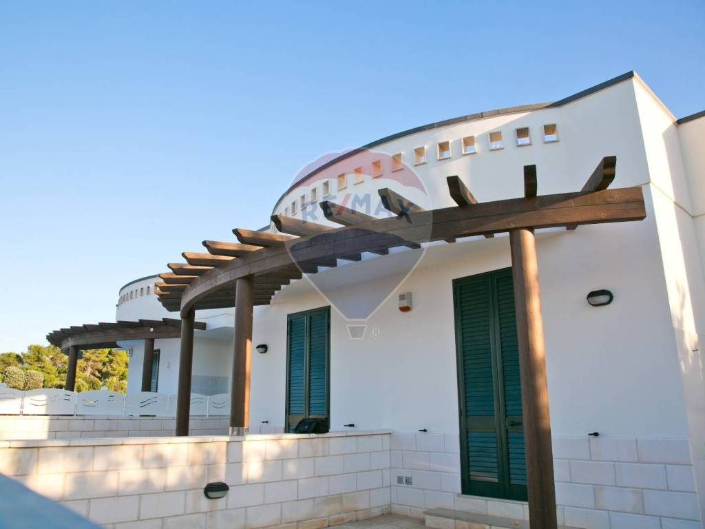 casa indipendente in vendita a Racale in zona Torre Suda