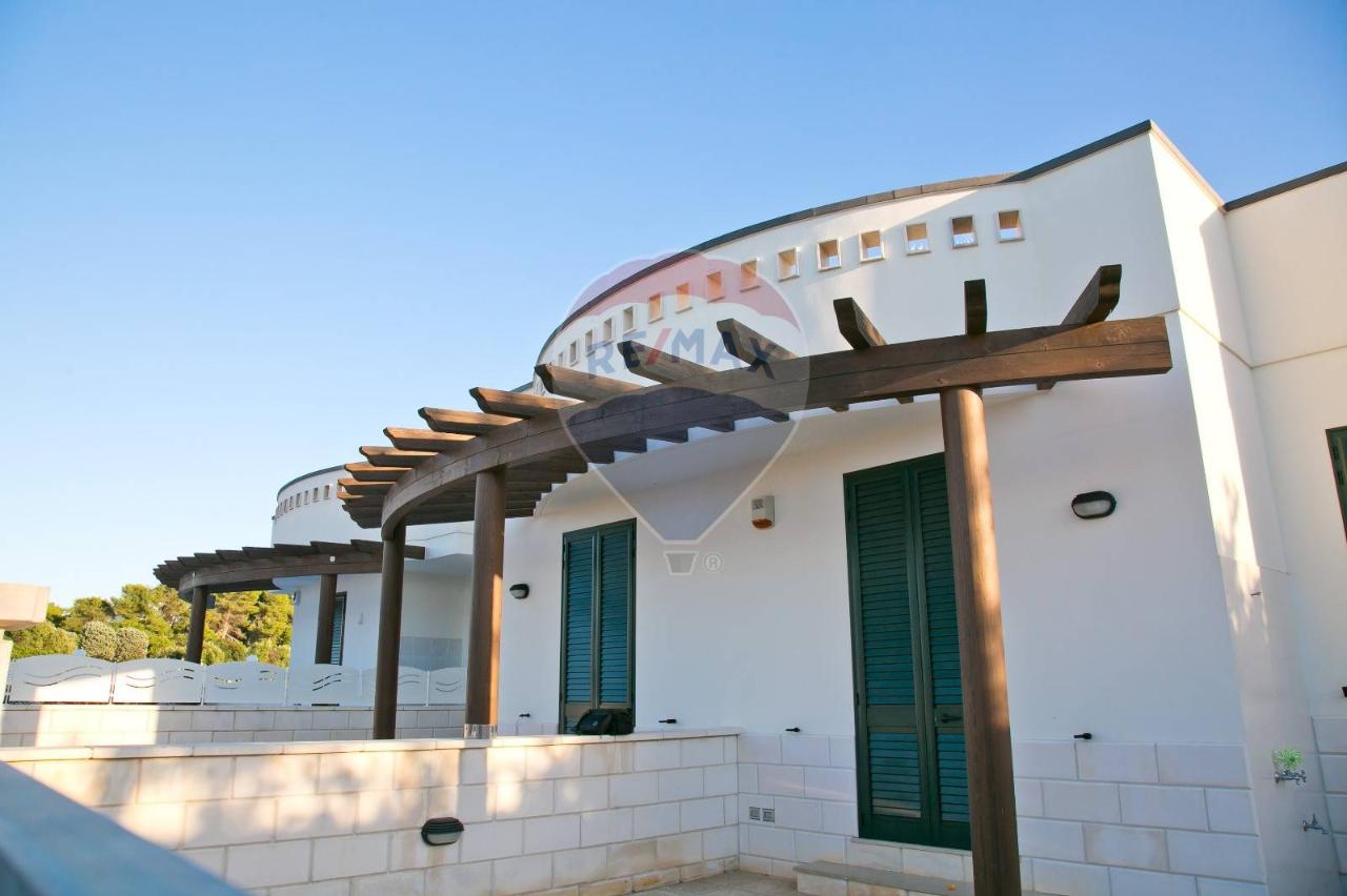 casa indipendente in vendita a Racale in zona Torre Suda