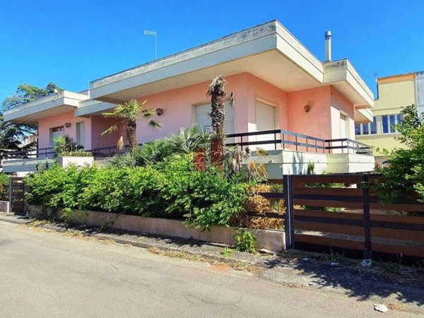 casa indipendente in vendita a Racale