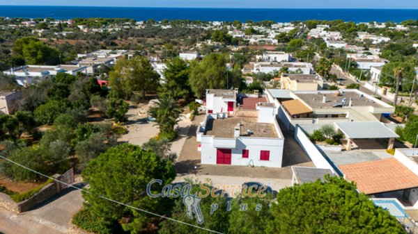 casa indipendente in vendita a Racale in zona Torre Suda