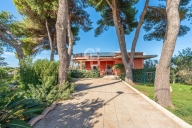 casa indipendente in vendita a Racale in zona Torre Suda