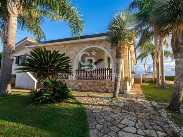 casa indipendente in vendita a Racale