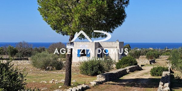casa indipendente in vendita a Racale in zona Torre Suda