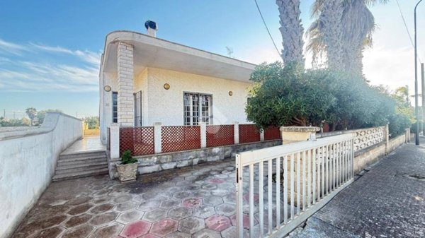 casa indipendente in vendita a Racale in zona Torre Suda