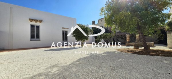 casa indipendente in vendita a Racale in zona Torre Suda