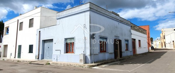 casa indipendente in vendita a Racale in zona Torre Suda