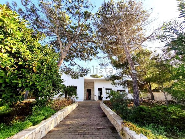 casa indipendente in vendita a Racale in zona Torre Suda