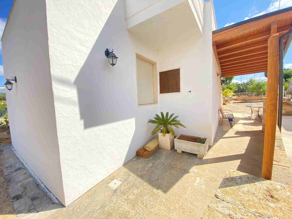 casa indipendente in vendita a Racale in zona Torre Suda