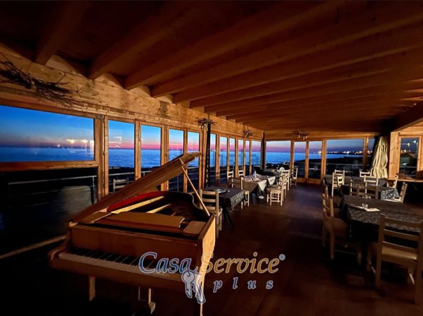 negozio in vendita a Racale in zona Torre Suda