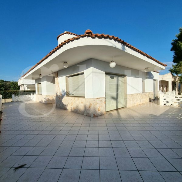 casa indipendente in vendita a Racale in zona Torre Suda