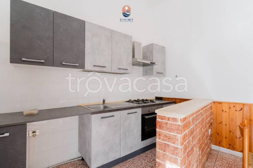 casa indipendente in vendita a Racale in zona Torre Suda