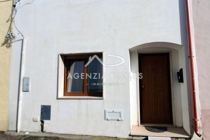 casa indipendente in vendita a Racale in zona Torre Suda