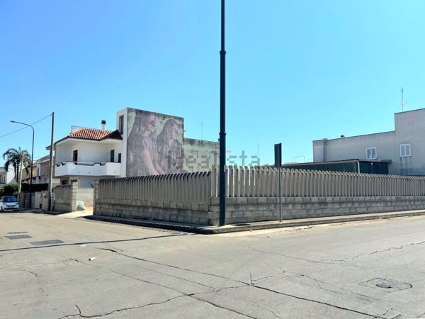 locale commerciale in vendita a Racale