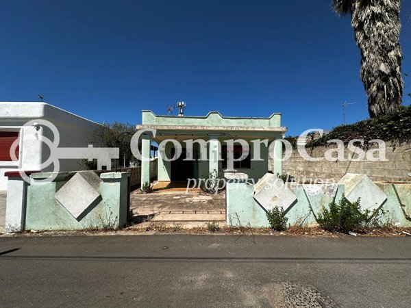 casa indipendente in vendita a Racale in zona Torre Suda